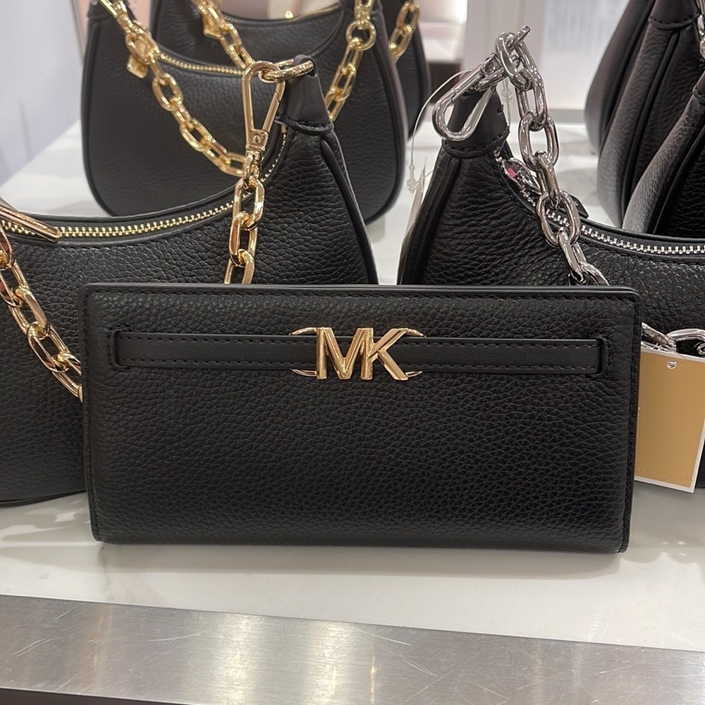 MICHAEL KORS
Reed Large Pebbled Leather Snap Wallet
Style# 35S3G6RE3L
Black 
NWT - Picture 9 of 16